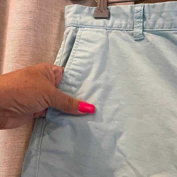 Women's Khaki's by Gap Sea foam Green, 4" shorts, Size 10 - Picture 2 of 8